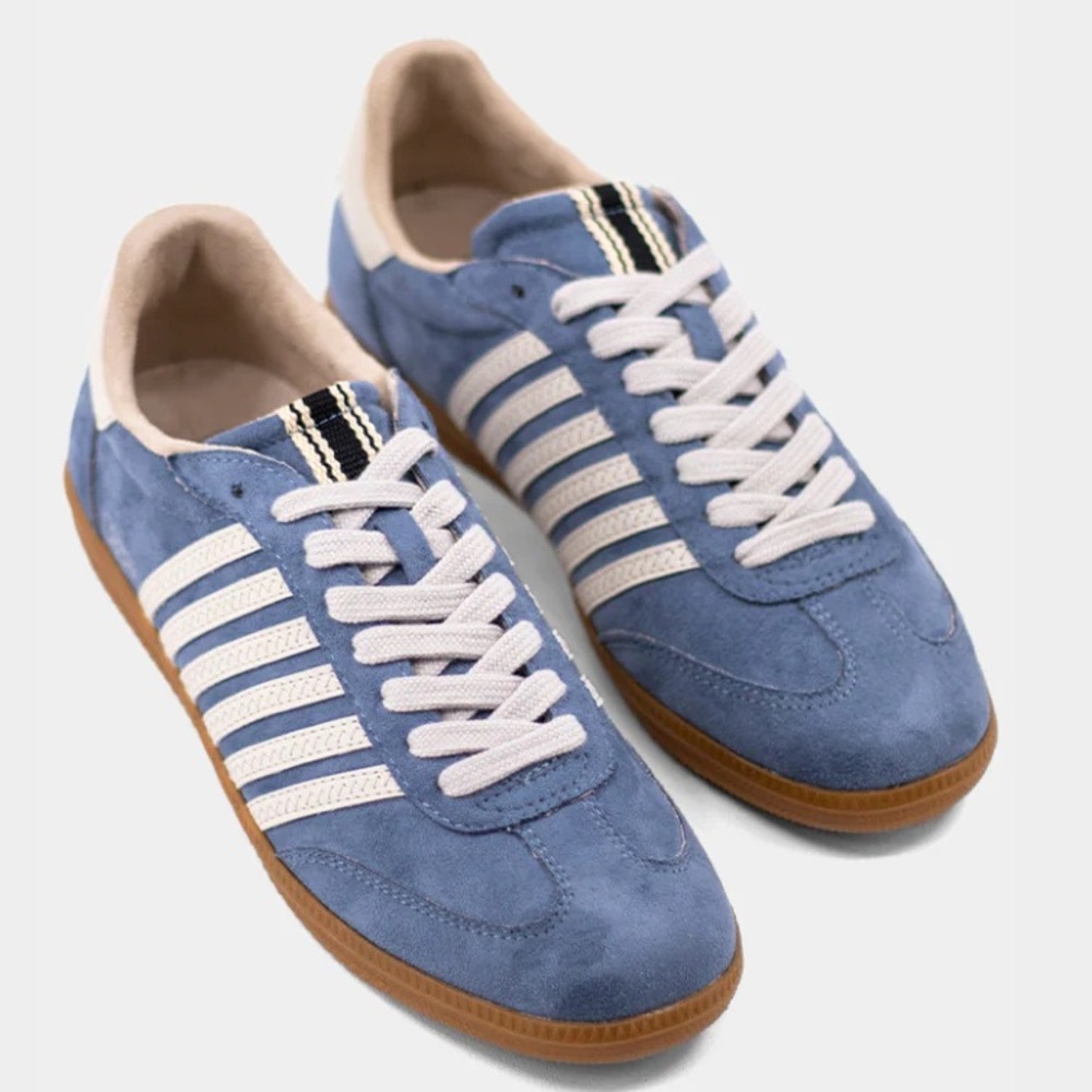 Stevie Low Top Sneakers
